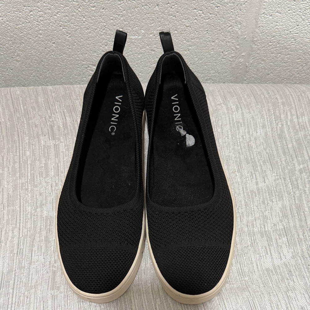 Vionic Black Knit Slip-On Flats with Cream Sole